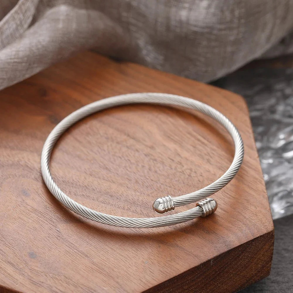 Classy Twisted Bangle Bracelet - Aryomi