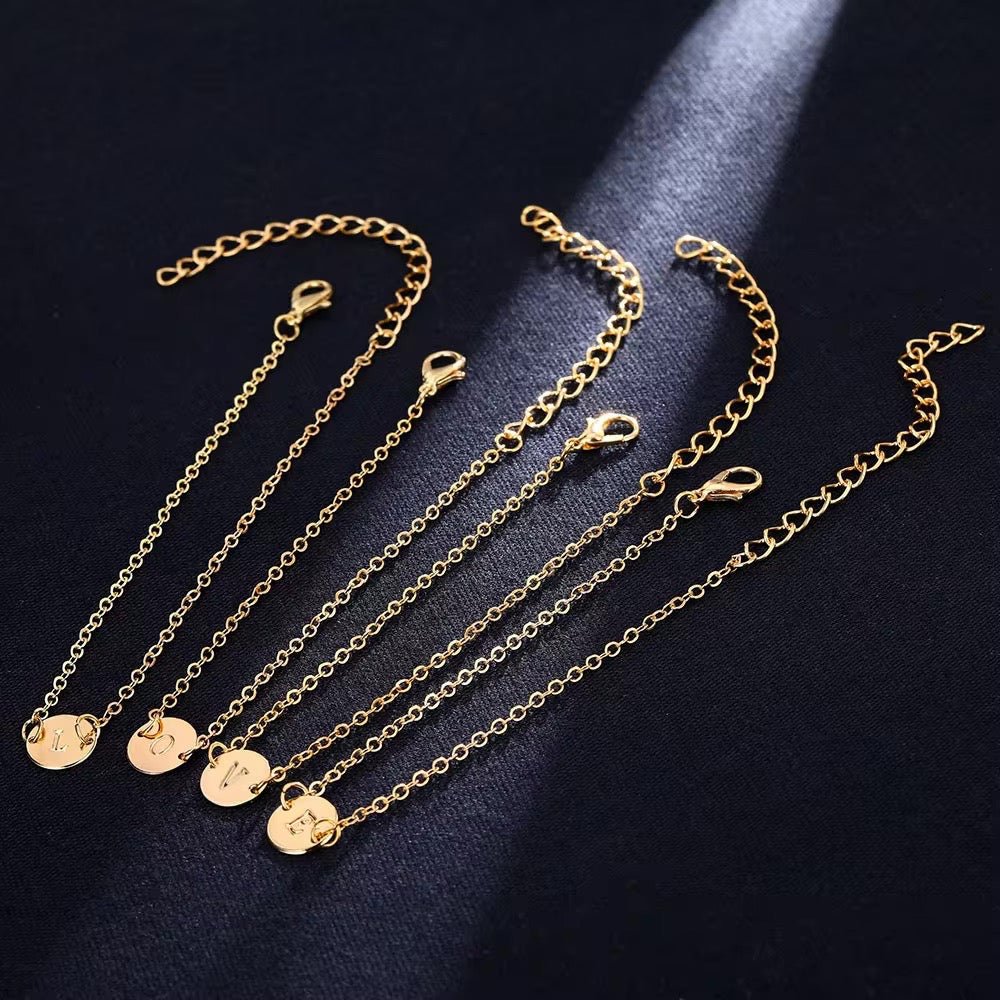 Dainty Chain Letter Initial Charm Bracelet - Aryomi