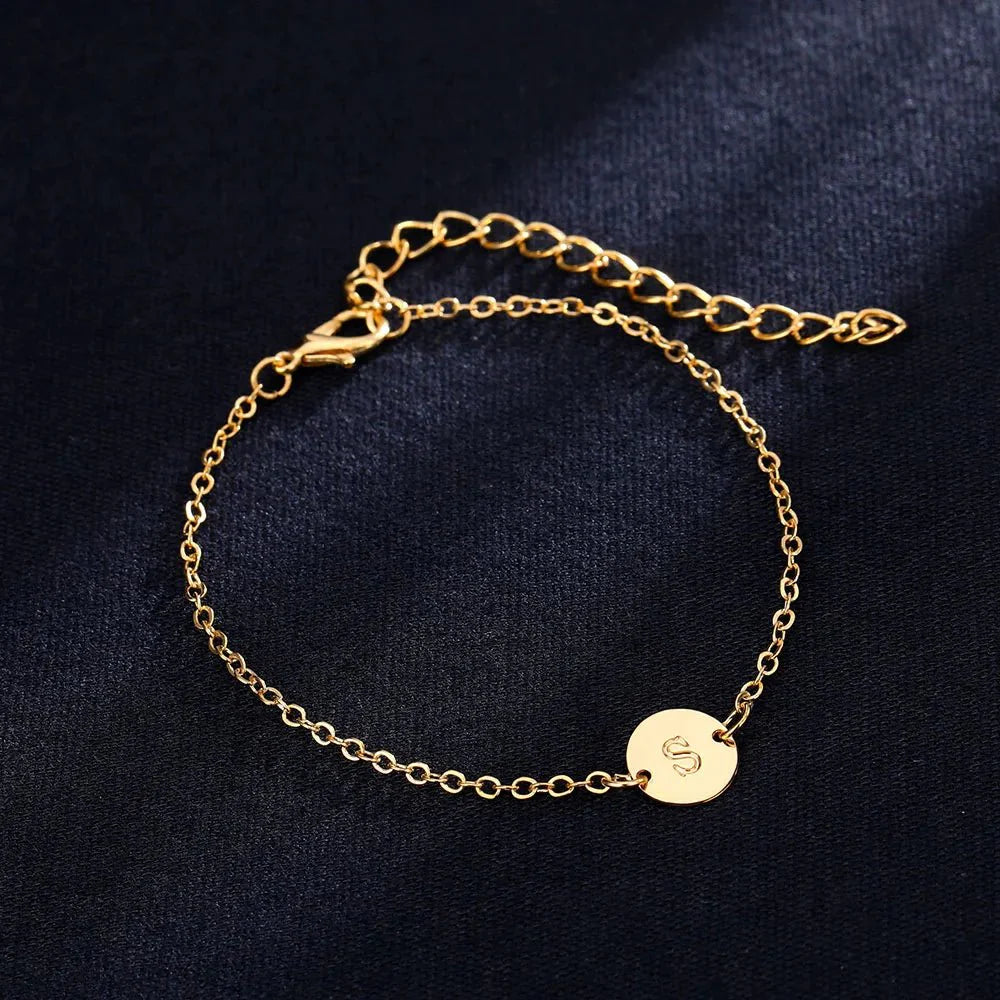 Dainty Chain Letter Initial Charm Bracelet - Aryomi
