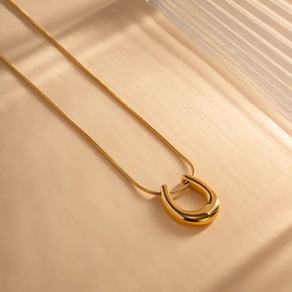 Dainty Lucky Horseshoe Necklace - Aryomi
