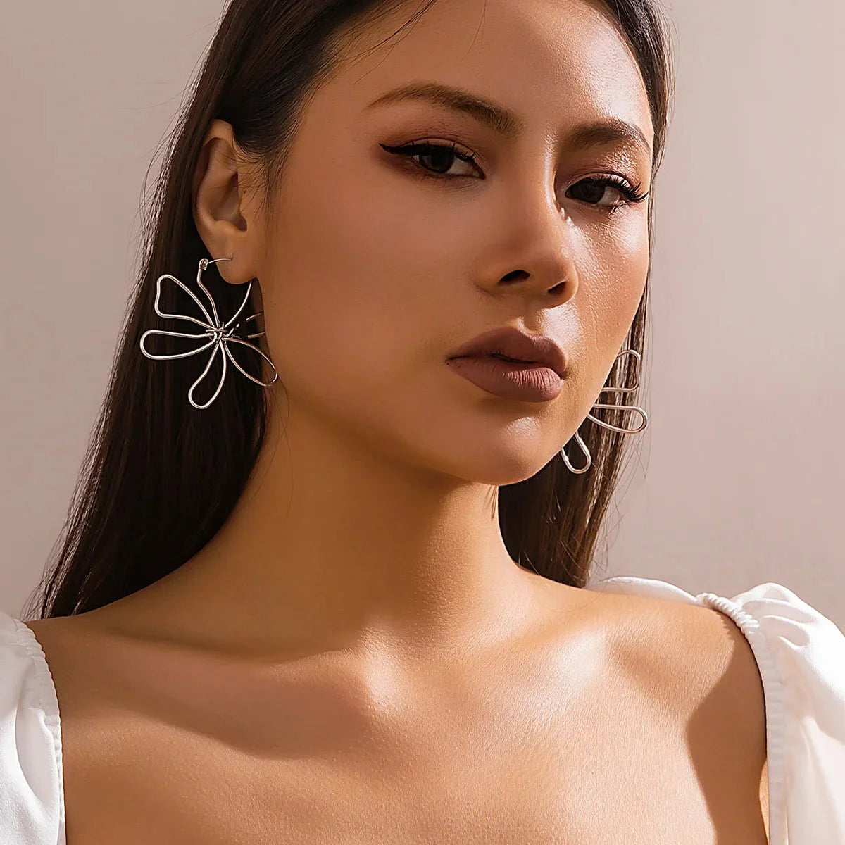 Floral Knot Outline Earrings - Aryomi