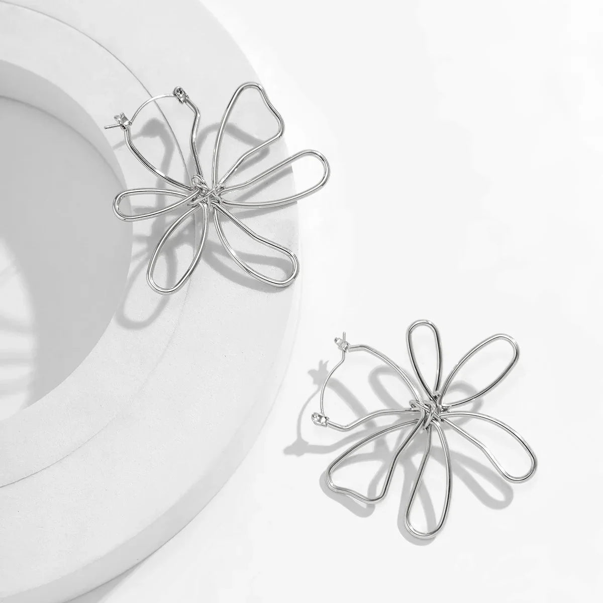 Floral Knot Outline Earrings - Aryomi