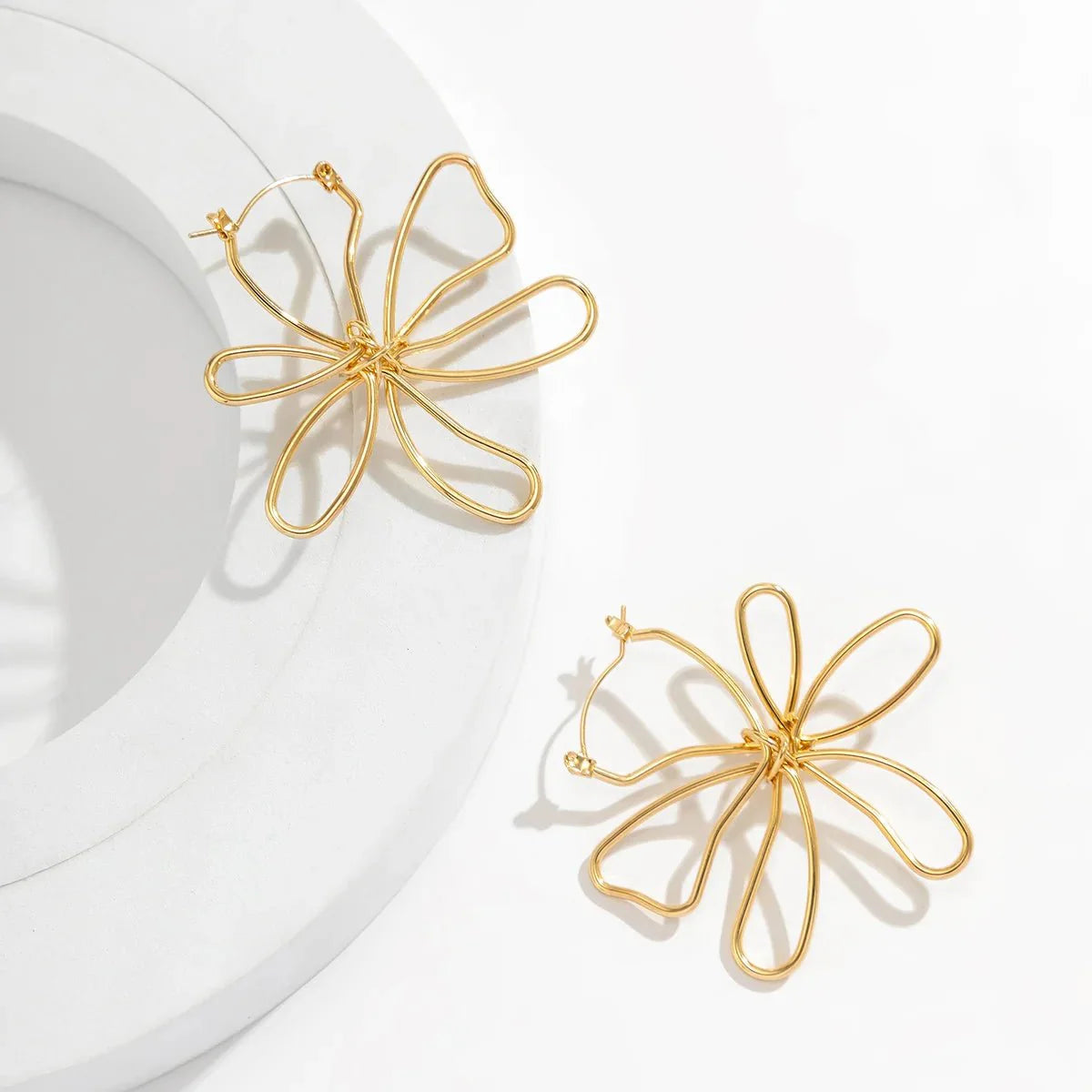 Floral Knot Outline Earrings - Aryomi