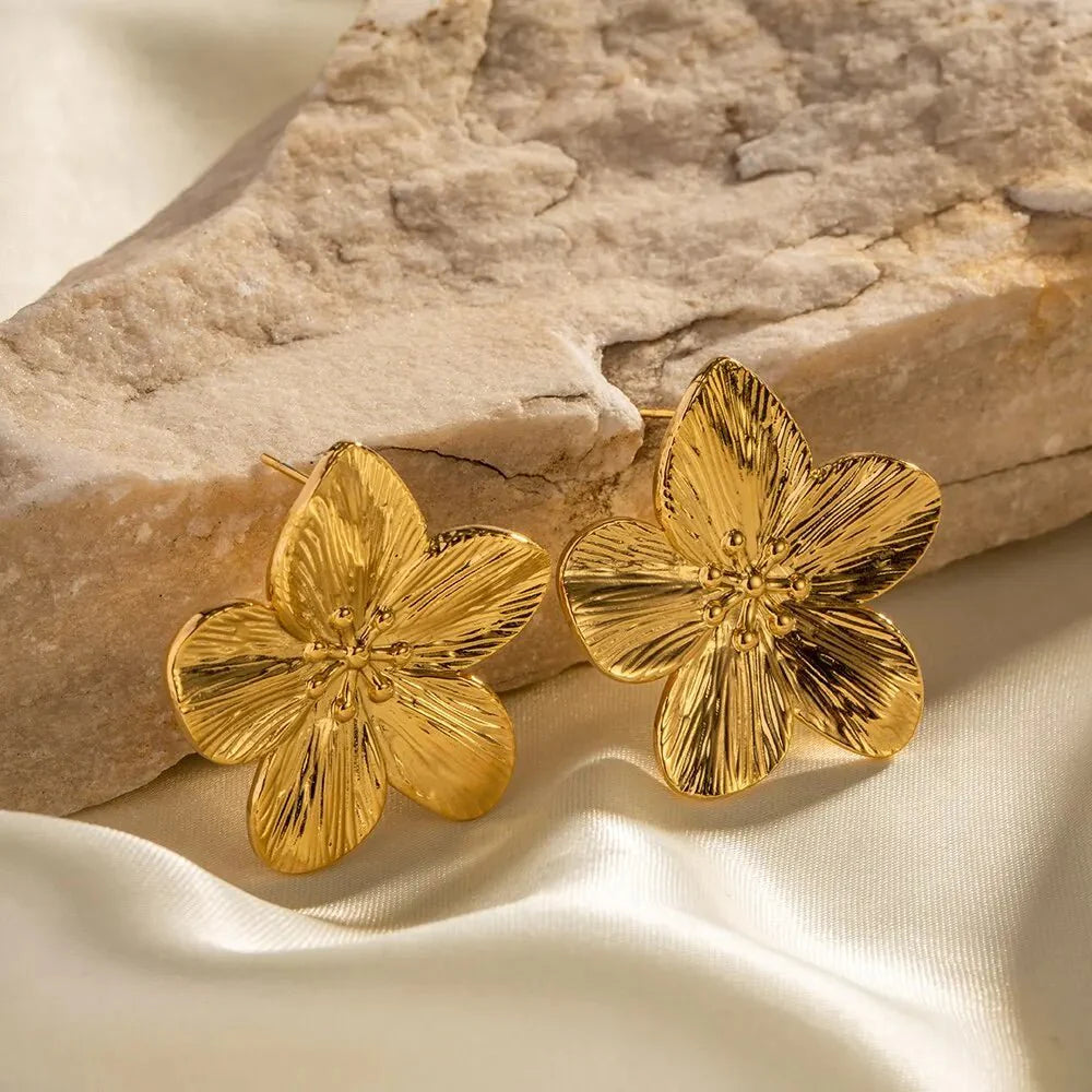 Hibiscus Floral Stud Earrings - Aryomi