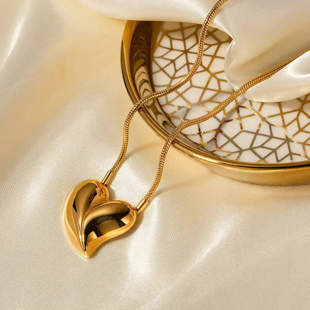 Romantic Love Heart Necklace - Aryomi