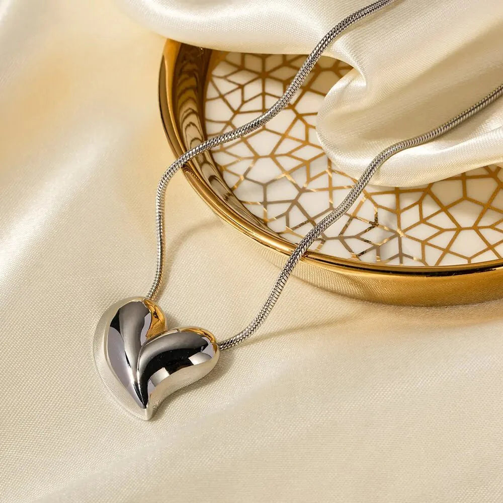 Romantic Love Heart Necklace - Aryomi