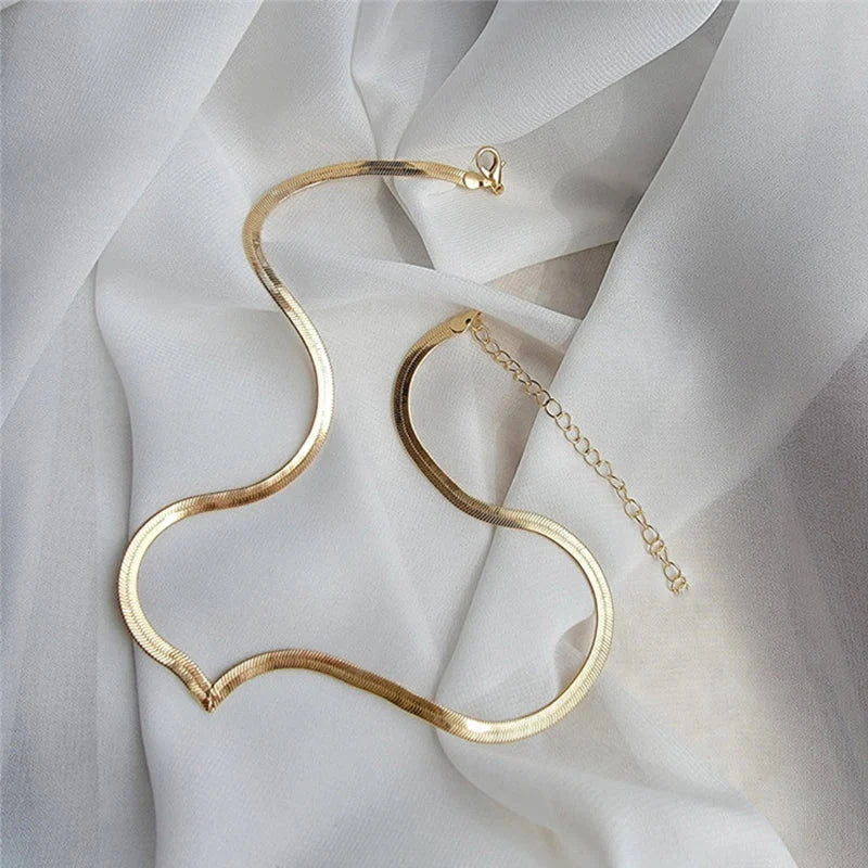 V Taper Herringbone Necklace - Aryomi