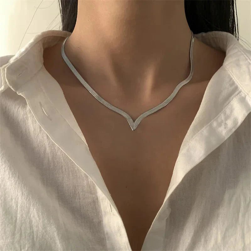 V Taper Herringbone Necklace - Aryomi