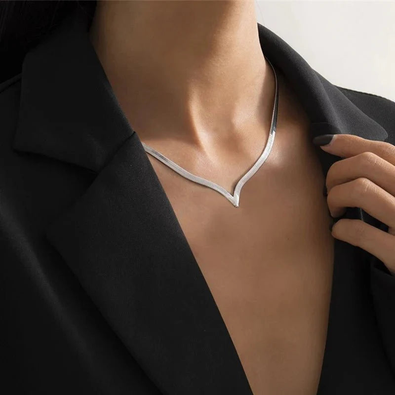 V Taper Herringbone Necklace - Aryomi